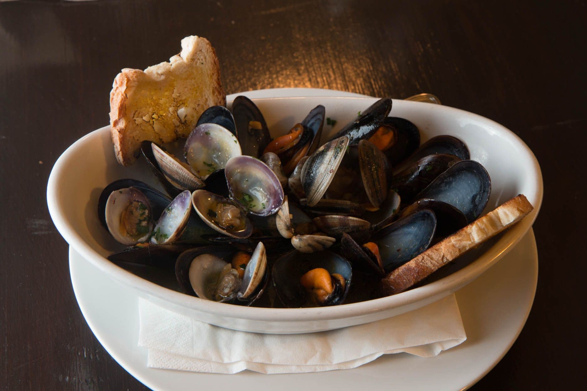 Sautéed Mussels Marinara